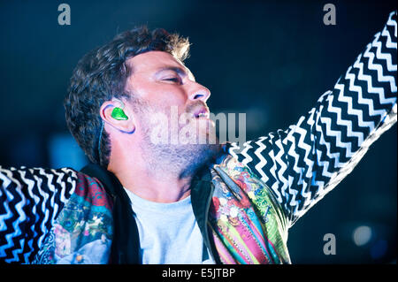 Freiburg, Germania. Il 2 agosto, 2014. Hip hop tedesco artista Marteria (Martora Laciny) suona dal vivo al ZMF music festival in Freiburg, Germania. Foto: Miroslav Dakov/ Alamy Live News Foto Stock