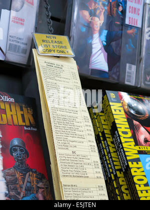 Nuovo rilascio di fumetti Elenco, Midtown Comics Store, Times Square NYC, STATI UNITI D'AMERICA Foto Stock