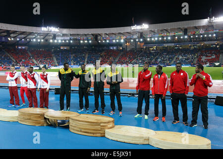 Hampden Park, Glasgow, Scozia, Regno Unito, sabato, 2 agosto 2014. Glasgow 2014 Commonwealth Games, relè 4 x 100 m da uomo, cerimonia di Medaglia. Da sinistra a destra. Inghilterra Argento, Giamaica Oro, Trinidad e Tobago Bronzo Foto Stock