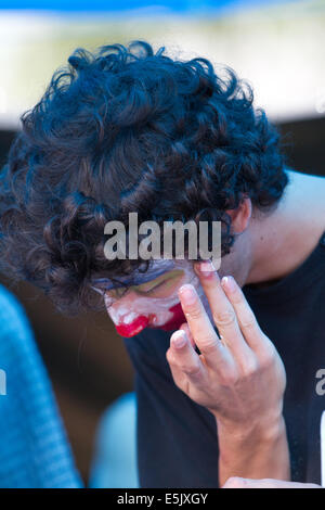 Persone sconosciute che protestavano contro la disoccupazione e la corruzione politica il 19 giugno 2011 in Plaça Catalunya, Barcelona, Spagna Foto Stock