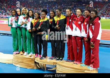 Hampden Park, Glasgow, Scozia, Regno Unito, sabato, 2 agosto 2014. Glasgow 2014 Commonwealth Games, 4 x 100m Relay donna, cerimonia di Medaglia. Giamaica Oro, Nigeria Argento, Inghilterra Bronzo Foto Stock