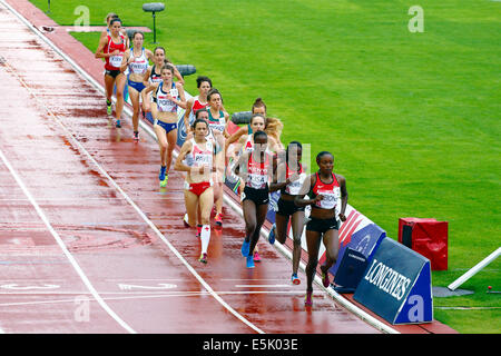 Hampden Park, Glasgow, Scozia, Regno Unito, sabato, 2 agosto 2014. Glasgow 2014 Commonwealth Games, finale femminile di 5000m. Mercy Cherono, Kenya, guida il campo Foto Stock