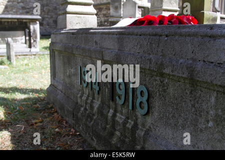 Putney Londra,UK. 3 agosto. Una guerra mondiale un memoriale in un cimitero per commemorare i soldati caduti nella grande guerra. Lunedì 4 agosto segna il 100 anniversario della dichiarazione di guerra da parte della Gran Bretagna in Germania nel 1914 Credit: amer ghazzal/Alamy Live News Foto Stock