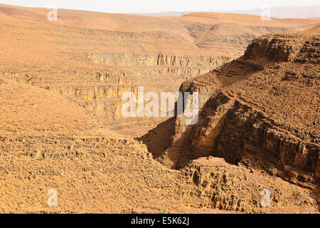 Tiz-n-Tin-Ififft pass,Valle di Draa Fiume,Paolo Street,Travel & fotografo di paesaggio,Sud del Marocco,confina deserto del Sahara Foto Stock