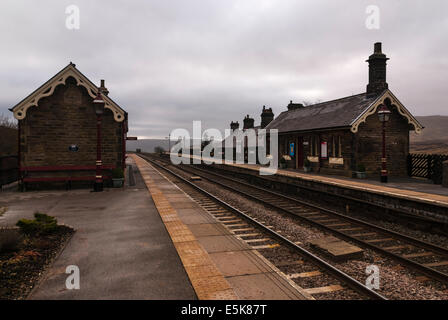 Testa Garsdale Stazione ferroviaria su una giornata uggiosa in Marzo Foto Stock