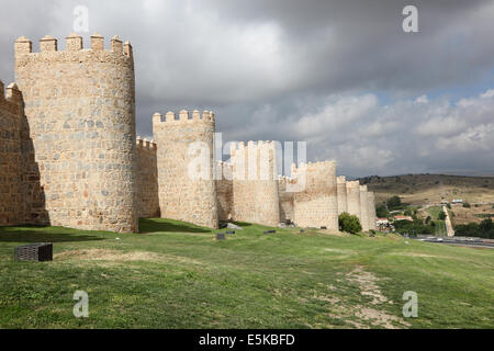 Mura medievali della città di Avila, Castilla y Leon, Spagna Foto Stock