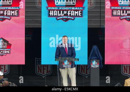 Il Cantone, Ohio, Stati Uniti d'America. 2 agosto, 2014. Emcee Chris Berman durante il Pro Football Hall of Fame cerimonia di consacrazione a Fawcett Stadium nel Canton Ohio. Credito: Frank Jansky/ZUMA filo/Alamy Live News Foto Stock