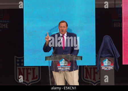 Il Cantone, Ohio, Stati Uniti d'America. 2 agosto, 2014. Emcee Chris Berman durante il Pro Football Hall of Fame cerimonia di consacrazione a Fawcett Stadium nel Canton Ohio. Credito: Frank Jansky/ZUMA filo/Alamy Live News Foto Stock