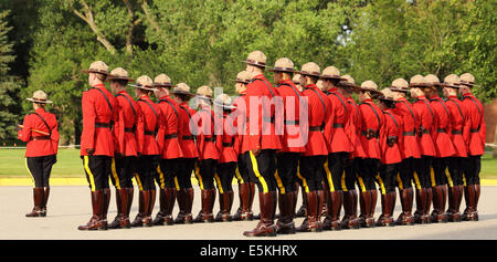 Il ritiro del Tramonto Cerimonia presso il Royal Canadian polizia montata (GRC) Magazzino di Regina, Saskatchewan. Foto Stock