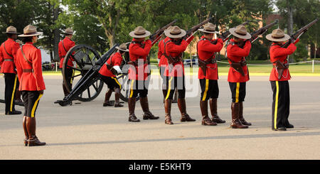 Il ritiro del Tramonto Cerimonia presso il Royal Canadian polizia montata (GRC) Magazzino di Regina, Saskatchewan. Foto Stock