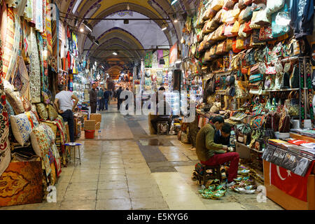 Il Grand Bazaar o Kapalı Çarşı, Beyazit, parte europea, Istanbul, Turchia Foto Stock