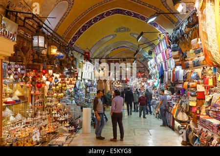 Il Grand Bazaar o Kapalı Çarşı, Beyazit, parte europea, Istanbul, Turchia Foto Stock