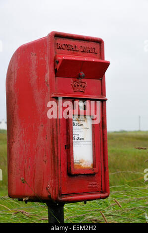 Machan Post montato Royal Mail Letter Box con sportellino di tempesta Ebridi Esterne Foto Stock