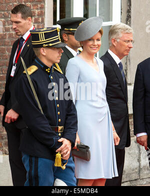 Liegi, Belgio. 04 Ago, 2014. Re Philippe del Belgio (R) e della Regina Matilde di Belgio visto presso l'Abbazia di San Lorenzo a partecipare alla commemorazione per il centesimo anniversario dello scoppio della Prima Guerra Mondiale, a Liegi, Belgio, 04 agosto 2014. Foto: RPE/Albert Philip van der Werf// - ATTENZIONE! Nessun filo SERVICE -/dpa/Alamy Live News Foto Stock