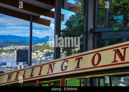 Il Wellington Cable Car è una funicolare a Wellington, Nuova Zelanda tra Lambton Quay e Kelburn vista di Wellington Foto Stock