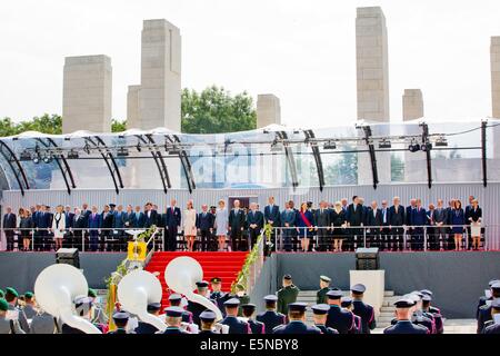 Liegi, Belgio. 04 Ago, 2014. Atmosfera durante la cerimonia di commemorazione per il centesimo anniversario dello scoppio della Prima Guerra Mondiale, presso gli alleati' Memorial, in Cointe, vicino Liegi, Belgio, 04 agosto 2014. Foto: Patrick van Katwijk/PAESI BASSI E LA FRANCIA - NESSUN SERVIZIO DI FILO-/dpa/Alamy Live News Foto Stock