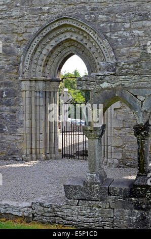 Porta nord delle rovine della abbazia di Cong, Cong, County Mayo, Irlanda un ex Abbazia Agostiniana del XIII secolo Foto Stock