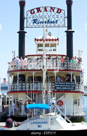 Per il salvataggio. Rainbow Harbour, Long Beach, California. Foto Stock