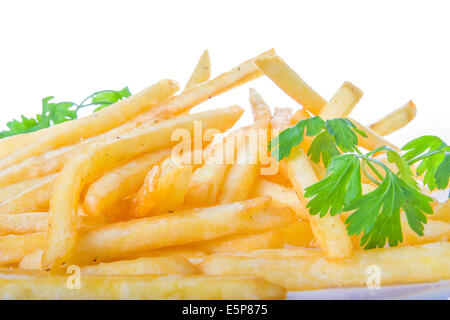 Le patatine fritte in close up con del prezzemolo; croccante fritte golden potato chips; patate arrosto francese patatine fritte Foto Stock