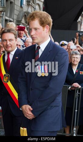 Mons, Belgio. 04 Ago, 2014. La Gran Bretagna è il principe Harry (Henry) assiste la commemorazione per il centesimo anniversario dello scoppio della Prima Guerra Mondiale a Mons town hall a Mons in Belgio, 04 agosto 2014. Foto: RPE/Albert Philip van der Werf// /dpa - NESSUN SERVIZIO DI FILO-/dpa/Alamy Live News Foto Stock