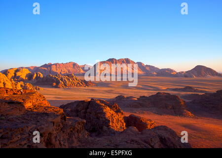 Turistico a Wadi Rum, Giordania, Medio Oriente Foto Stock