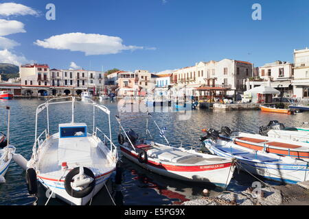 Il vecchio porto veneziano, Rethymno (Rethymnon), Creta, Isole Greche, Grecia, Europa Foto Stock