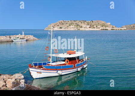 Vista da Plaka di Spinalonga Island (Kalidon), Golfo di Mirabello, LASSITHI, CRETA Orientale, Creta, Isole Greche, Grecia Foto Stock