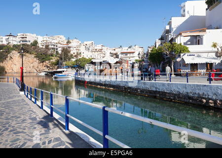 Il lago di Voulismeni, Agios Nikolaos, Lassithi, Creta, Isole Greche, Grecia, Europa Foto Stock