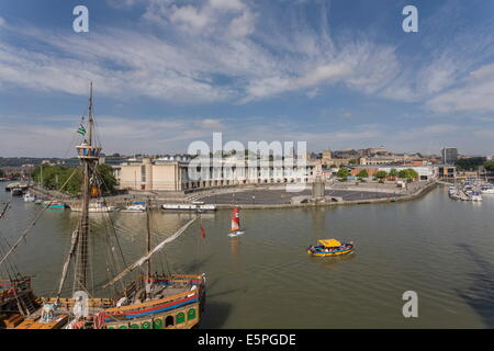 Vista verso il centro città dal porto di Bristol, Avon, England, Regno Unito, Europa Foto Stock