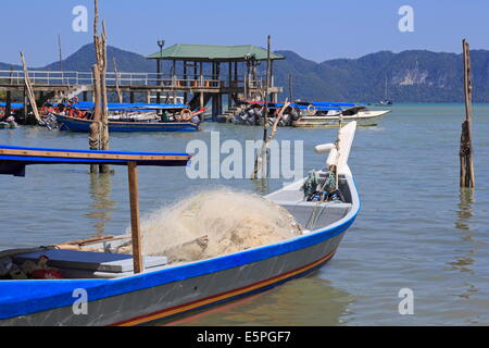 Barche da pesca in Porto Malai, Chenang City, l'Isola di Langkawi, Malesia, Asia sud-orientale, Asia Foto Stock