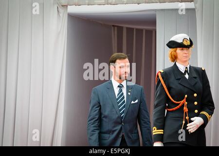 Liegi, Belgio. 04 Ago, 2014. Il principe Guillaume del Lussemburgo (L) partecipa a una cerimonia di commemorazione per il centesimo anniversario dello scoppio della Prima Guerra Mondiale, presso gli alleati' Memorial, in Cointe, vicino Liegi, Belgio, 04 agosto 2014. Foto: Patrick van Katwijk/PAESI BASSI E LA FRANCIA /dpa - NESSUN SERVIZIO DI FILO-/dpa/Alamy Live News Foto Stock