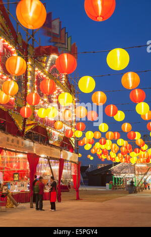 West Kowloon teatro di bambù al crepuscolo, Kowloon, Hong Kong, Cina, Asia Foto Stock