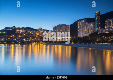 Per Repulse Bay al crepuscolo, Isola di Hong Kong, Hong Kong, Cina, Asia Foto Stock