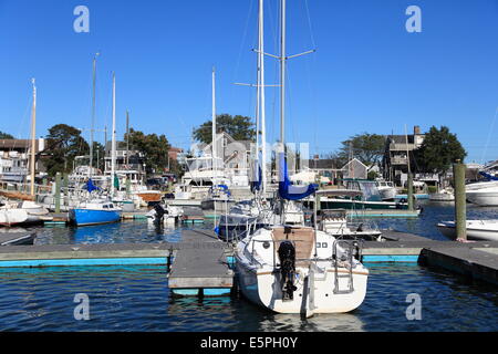 Barche nel porto, Hyannis Cape Cod, Massachusetts, New England, Stati Uniti d'America, America del Nord Foto Stock