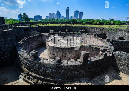 Antica torre di avvistamento Baluarte de San Diego, Intramuros, Manila, Luzon, Filippine, Sud-est asiatico, in Asia Foto Stock