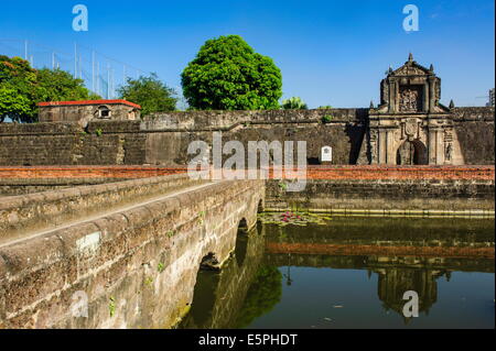 Entrata al vecchio Forte Santiago, Intramuros, Manila, Luzon, Filippine, Sud-est asiatico, in Asia Foto Stock