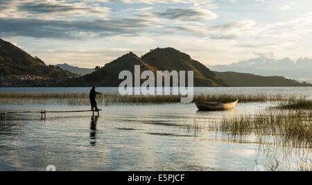 Tramonto sul lago Titicaca, Copacabana, Lago Titicaca, Bolivia, Sud America Foto Stock