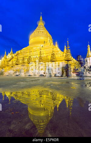 Shwezigon Paya, Bagan (pagano), Myanmar (Birmania), Asia Foto Stock