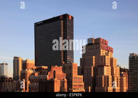 Madison Square Garden sulla sinistra, New Yorker Hotel, Midtown skyline, lato ovest, Manhattan, New York City, Stati Uniti d'America Foto Stock