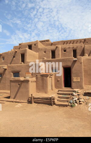 Taos Pueblo, Sito Patrimonio Mondiale dell'UNESCO, Taos, Nuovo Messico, Stati Uniti d'America, America del Nord Foto Stock