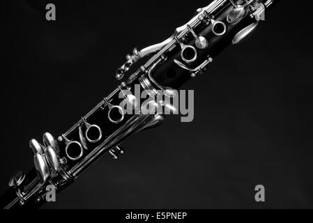 Dettaglio di prendere un clarinetto e dei relativi tasti Foto Stock