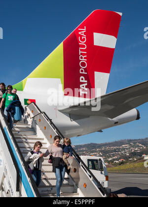 SATA Airlines Airbus A320 all'aeroporto di Madeira Foto Stock