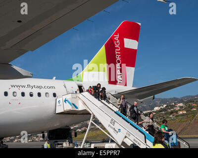 SATA Airlines Airbus A320 all'aeroporto di Madeira Foto Stock