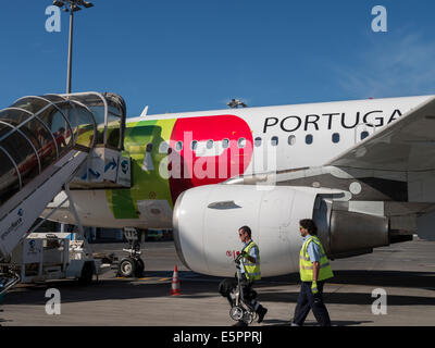 SATA Airlines Airbus A320 all'aeroporto di Madeira Foto Stock