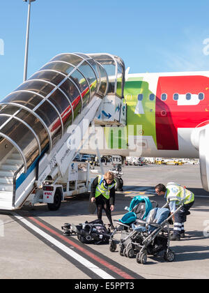 SATA Airlines Airbus A320 all'aeroporto di Madeira Foto Stock