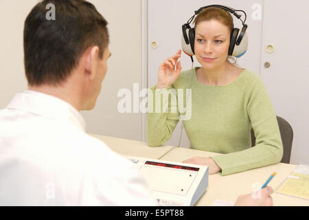 Prova di audizione, gratuito Check-up medico del governo francese del Dipartimento della Salute (Caisse primaire d'Assurance Maladie). Foto Stock