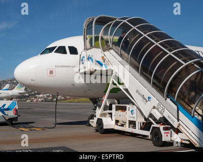 SATA Airlines Airbus A320 all'aeroporto di Madeira Foto Stock