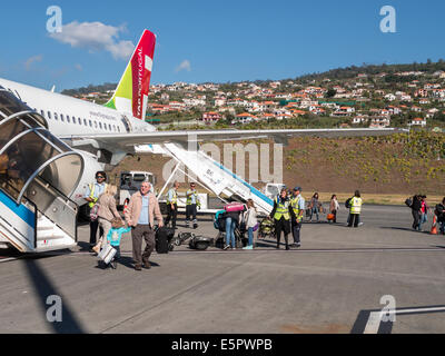 SATA Airlines Airbus A320 all'aeroporto di Madeira Foto Stock