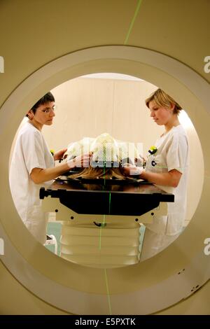 Nel gennaio 2007, l'Istituto Curie, Parigi, Francia, è stato il primo ospedale in Francia per il trattamento del tumore con tomoTherapy, questo Foto Stock