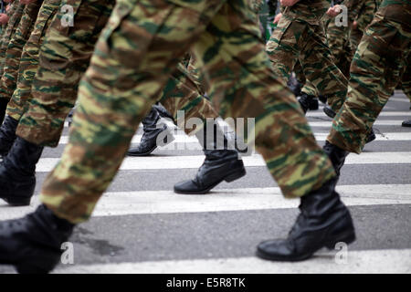 Stivali militari , esercito greco parate a festa nazionale su Atene Foto Stock